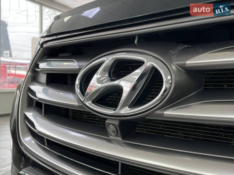 Внедорожник / Кроссовер Hyundai Santa FE 2016 в Киеве