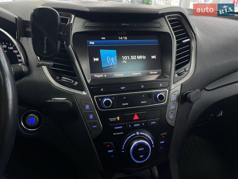 Внедорожник / Кроссовер Hyundai Santa FE 2016 в Киеве