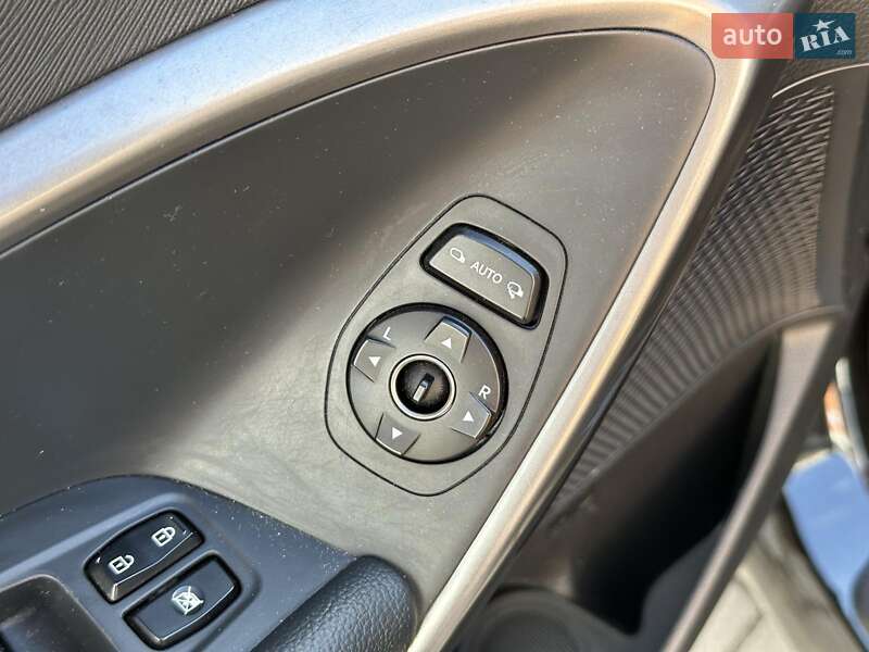 Внедорожник / Кроссовер Hyundai Santa FE 2016 в Одессе