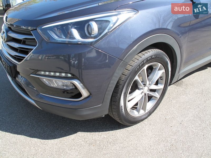 Внедорожник / Кроссовер Hyundai Santa FE 2016 в Киеве