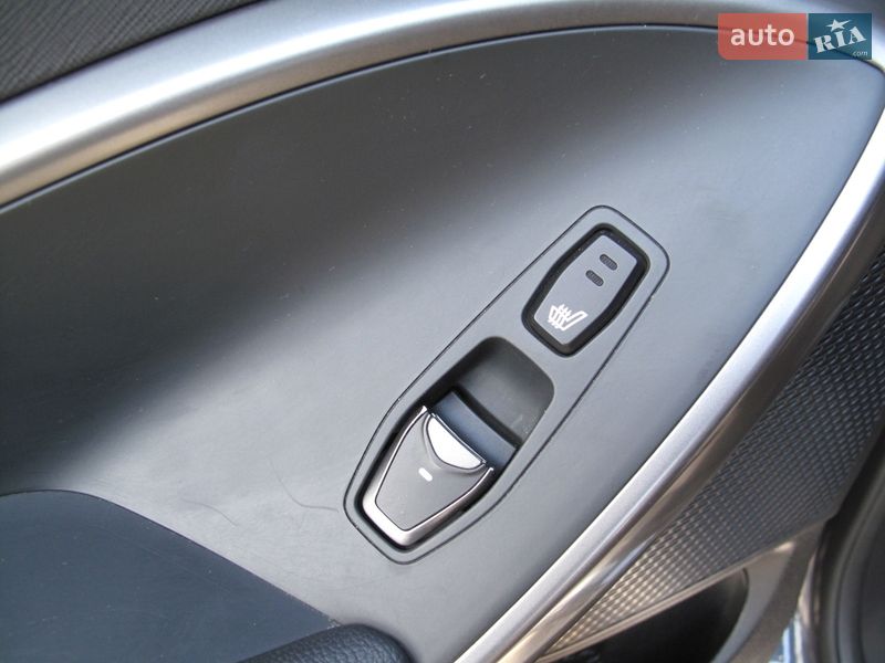 Внедорожник / Кроссовер Hyundai Santa FE 2016 в Киеве