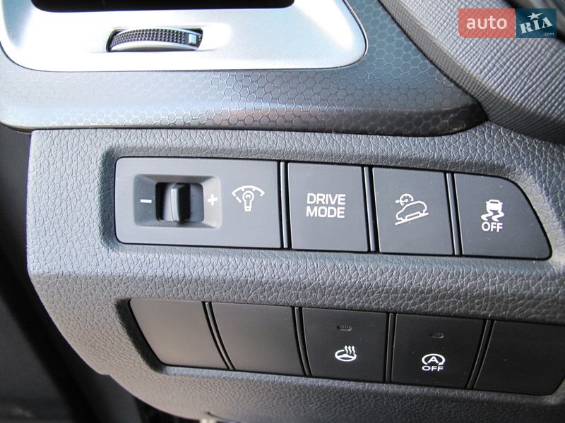 Внедорожник / Кроссовер Hyundai Santa FE 2016 в Киеве