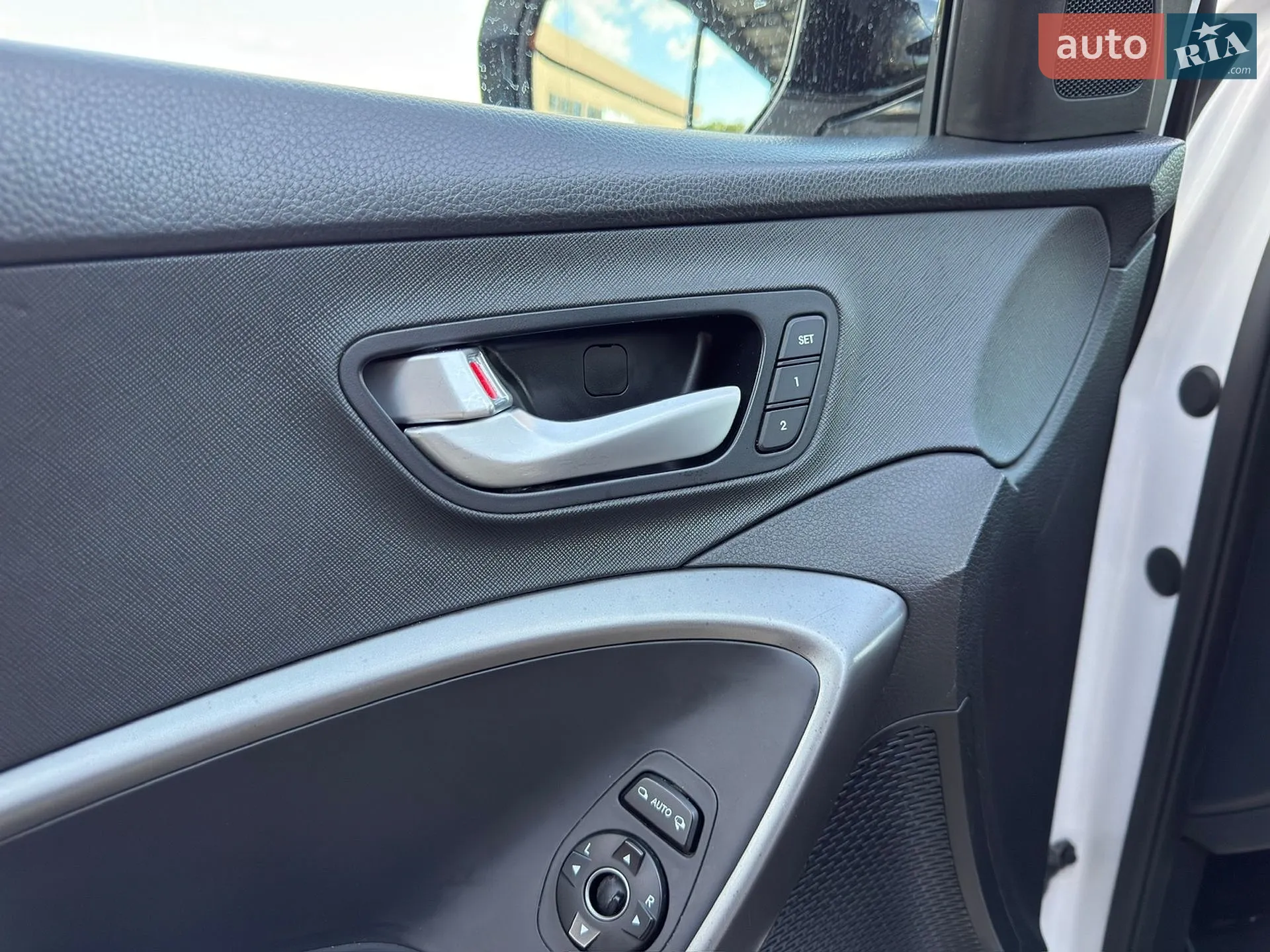 2015 Hyundai Santa Fe - мініатюра 29