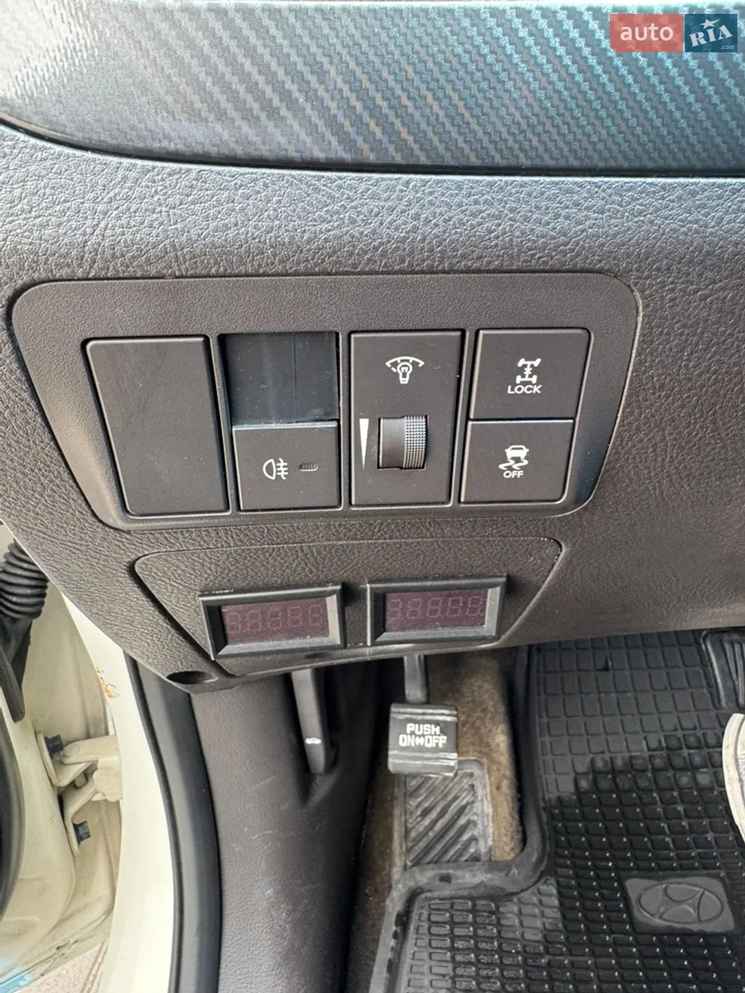 2010 Hyundai Santa Fe - мініатюра 19