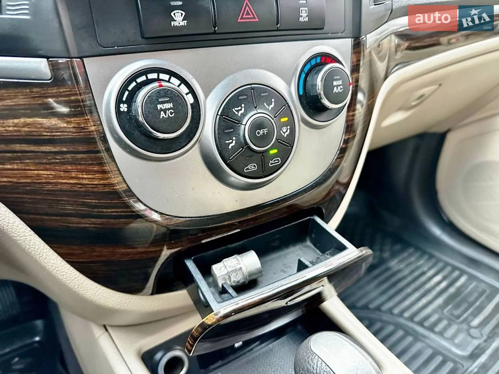 2010 Hyundai Santa Fe - мініатюра 42