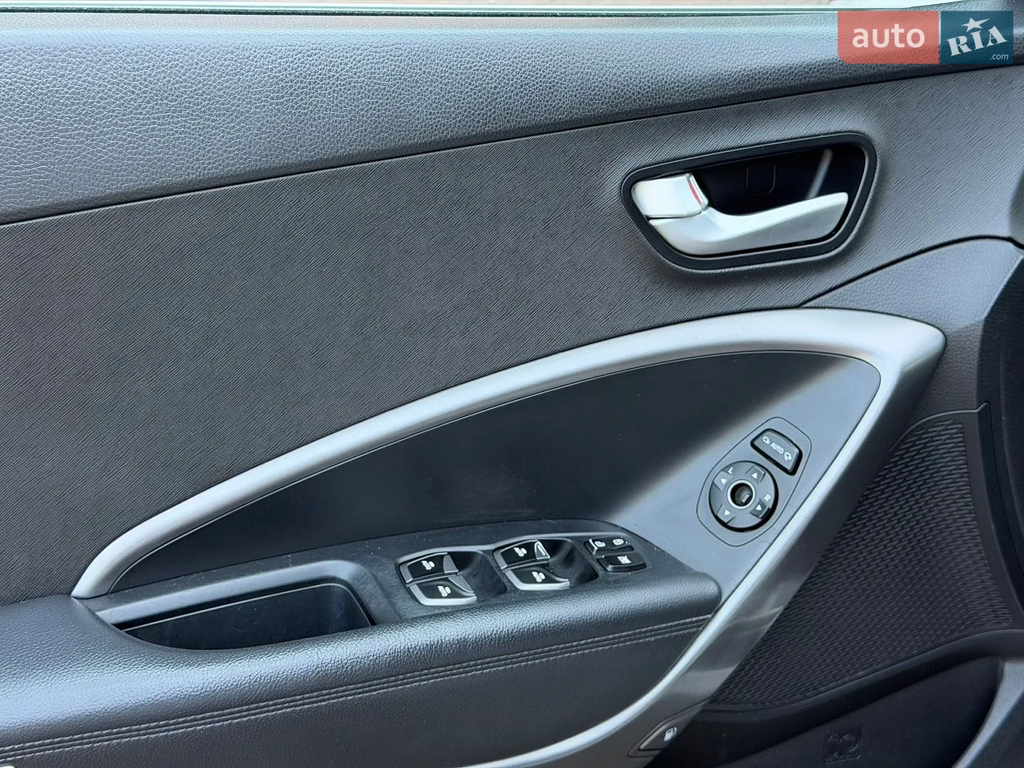 2012 Hyundai Santa Fe - мініатюра 34