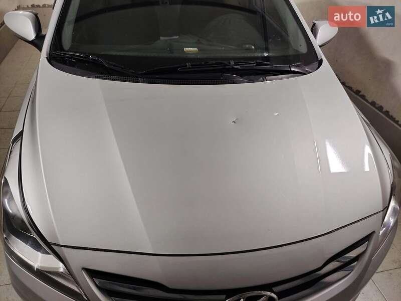 Седан Hyundai Solaris 2016 в Тернополі