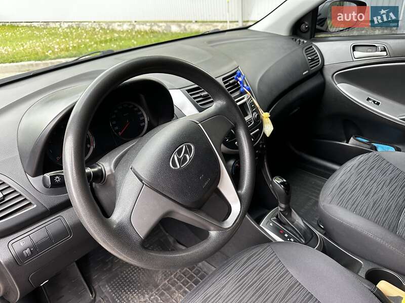 Седан Hyundai Solaris 2016 в Бобровице