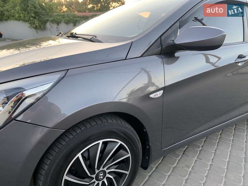 Седан Hyundai Solaris 2015 в Козельщине