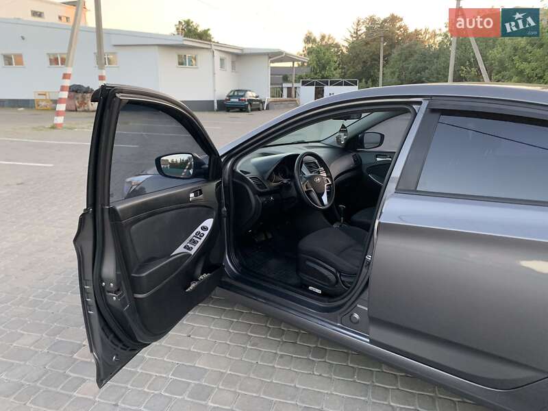 Седан Hyundai Solaris 2015 в Козельщине