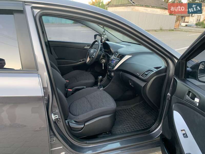 Седан Hyundai Solaris 2015 в Козельщине