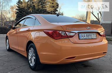 Седан Hyundai Sonata 2010 в Каменском