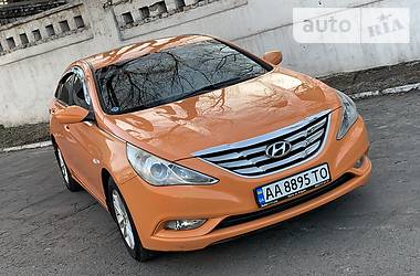 Седан Hyundai Sonata 2010 в Каменском