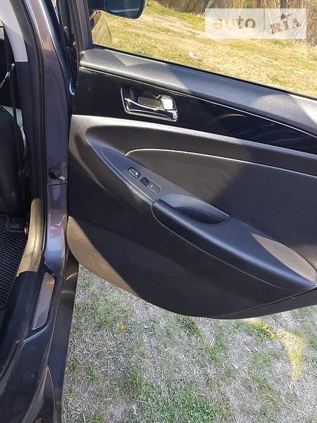 Седан Hyundai Sonata 2010 в Олешках
