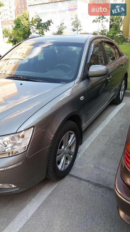 Седан Hyundai Sonata 2009 в Вараше