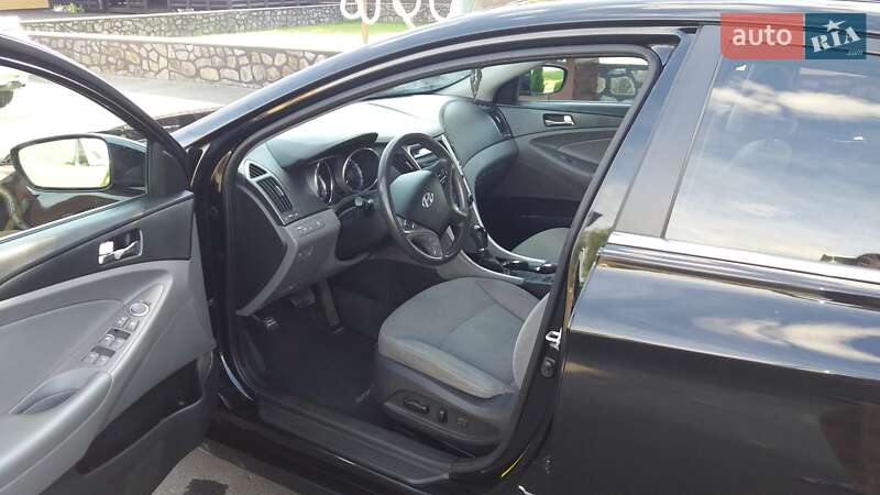 Седан Hyundai Sonata 2013 в Благовіщенську фото 15 Седан Hyundai Sonata 2013 в Благовіщенську