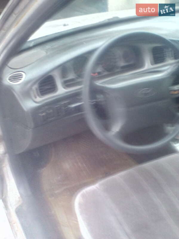 Седан Hyundai Sonata 1994 в Дубровице