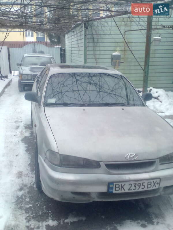 Седан Hyundai Sonata 1994 в Дубровице