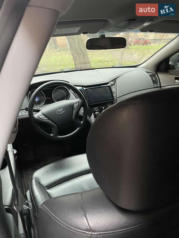 Седан Hyundai Sonata 2016 в Кривом Роге