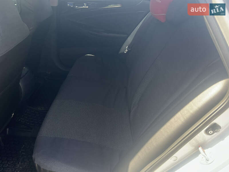 Седан Hyundai Sonata 2011 в Сумах