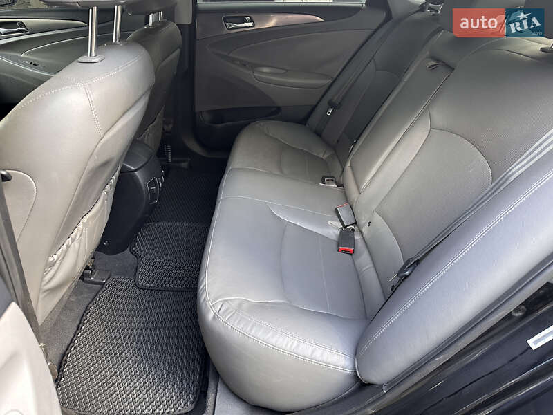 Седан Hyundai Sonata 2013 в Кривом Роге