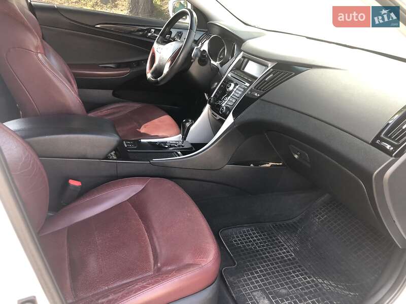 Hyundai Sonata 2010