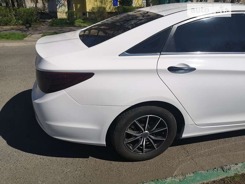 Седан Hyundai Sonata 2011 в Черноморске