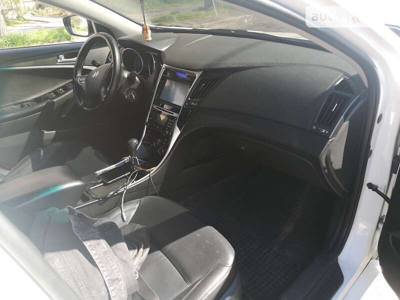 Седан Hyundai Sonata 2011 в Черноморске