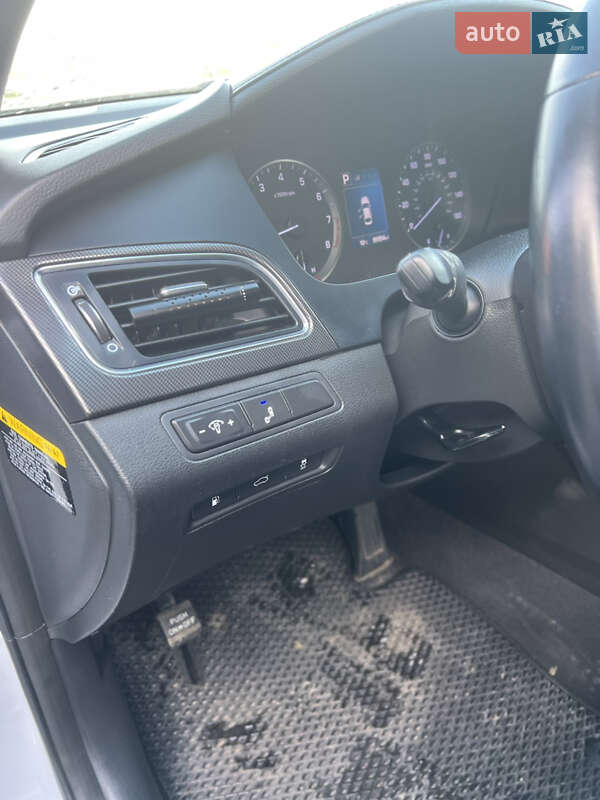 Седан Hyundai Sonata 2015 в Ужгороді