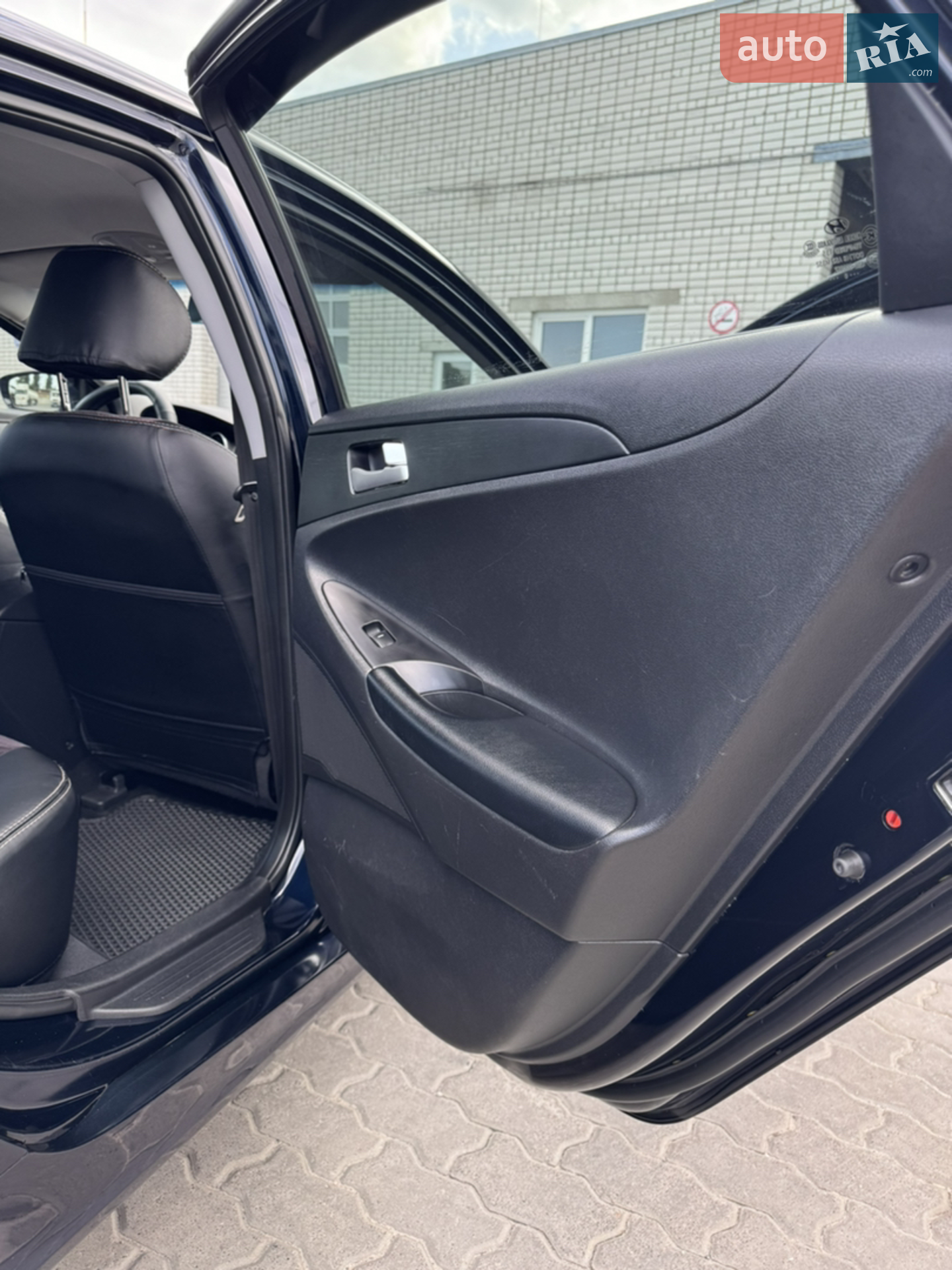 2010 Hyundai Sonata - мініатюра 11