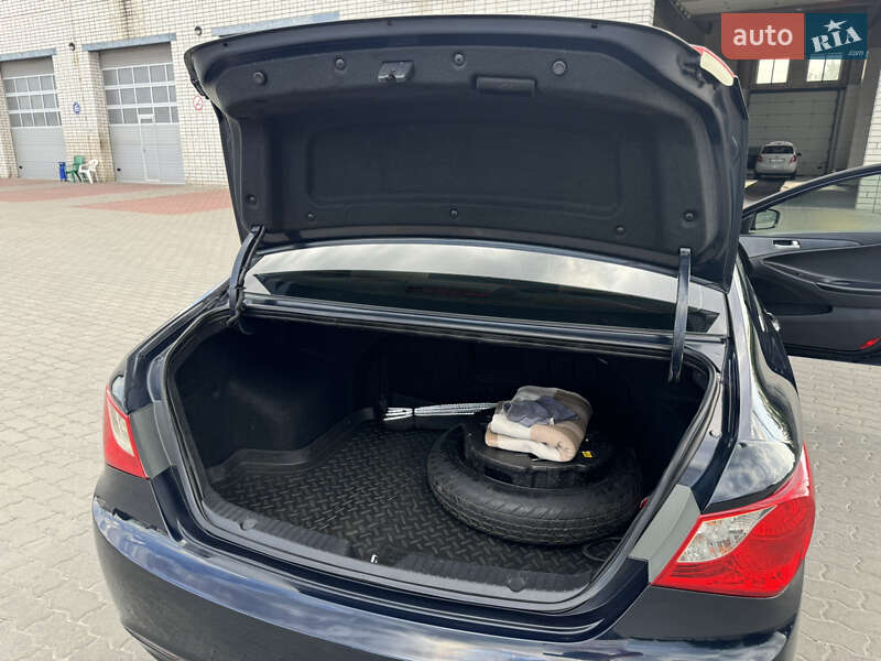 Седан Hyundai Sonata 2010 в Кременчуці