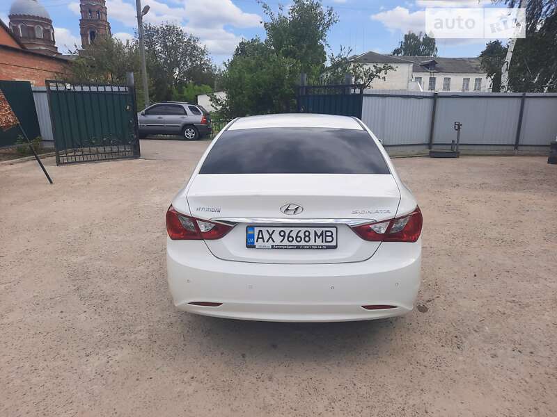 Седан Hyundai Sonata 2012 в Лебедине