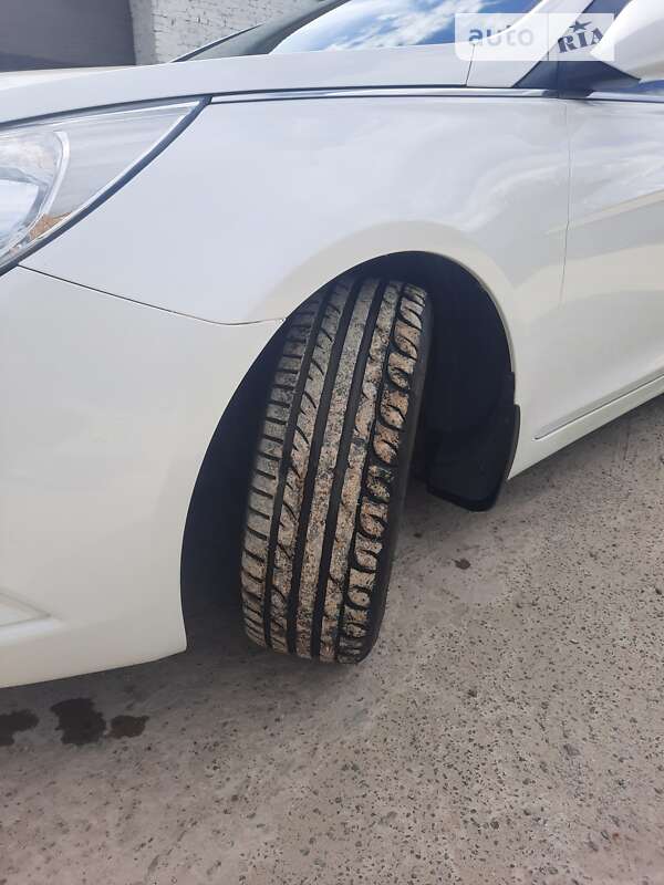 Седан Hyundai Sonata 2012 в Лебедине