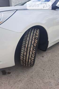 Седан Hyundai Sonata 2012 в  фото 11 Седан Hyundai Sonata 2012 в