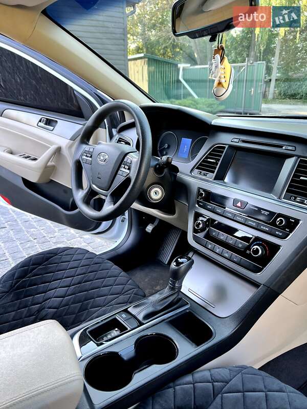 Седан Hyundai Sonata 2015 в Коростышеве