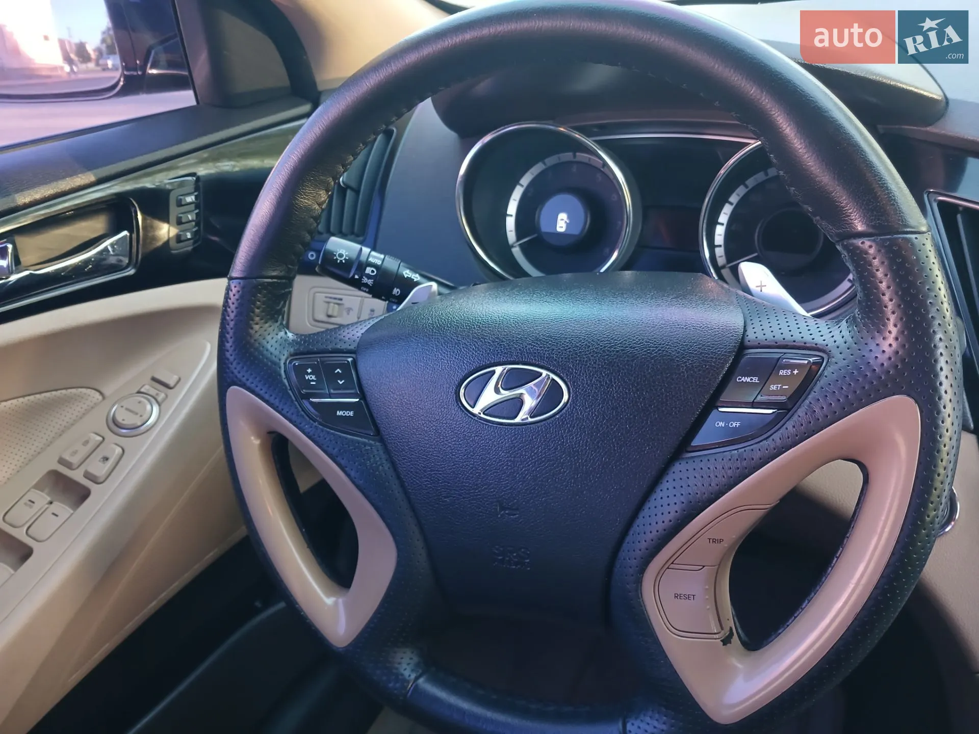 2010 Hyundai Sonata - мініатюра 11