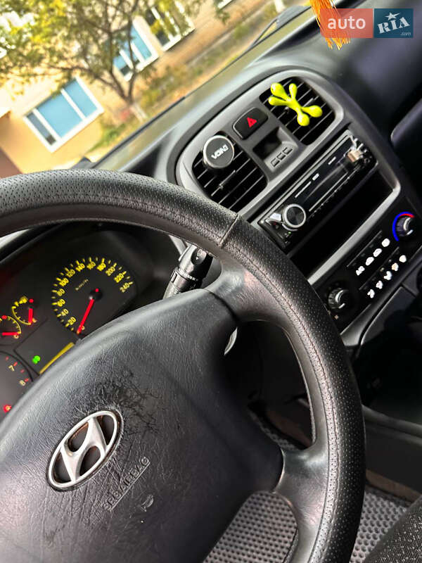 Седан Hyundai Sonata 2003 в Подольске