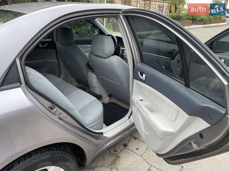 Седан Hyundai Sonata 2006 в Первомайске