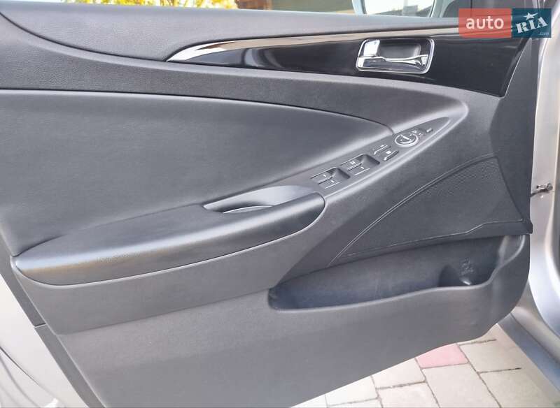 Седан Hyundai Sonata 2011 в Бродах