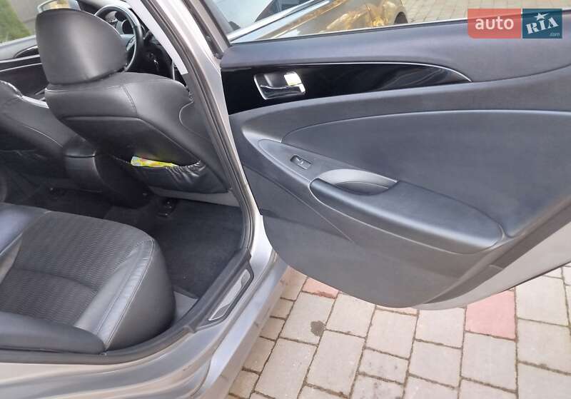 Седан Hyundai Sonata 2011 в Бродах