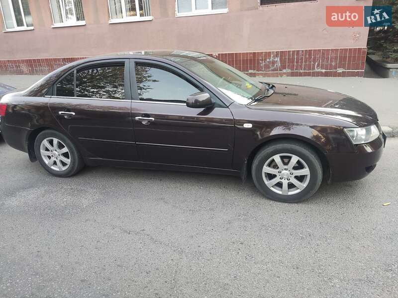 Седан Hyundai Sonata 2005 в Чугуеве