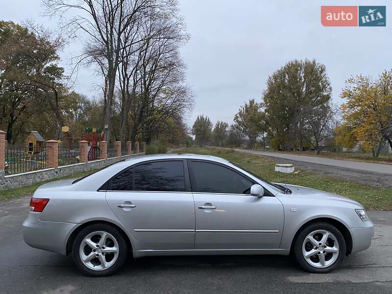 Седан Hyundai Sonata 2005 в Краснограді