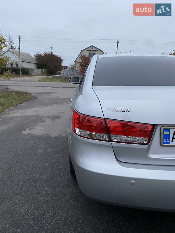 Седан Hyundai Sonata 2005 в Краснограді