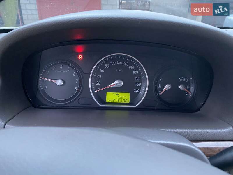 Седан Hyundai Sonata 2005 в Краснограді
