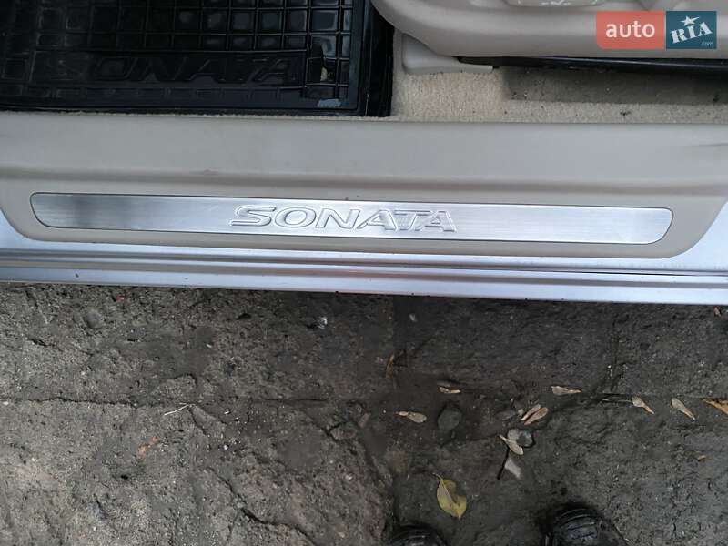 Седан Hyundai Sonata 2005 в Краснограді