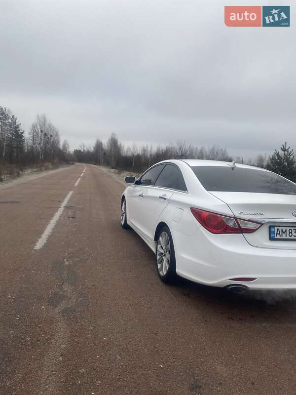 Седан Hyundai Sonata 2013 в Олевске