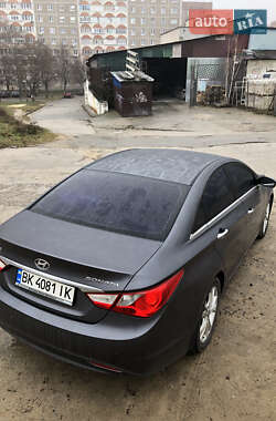 Седан Hyundai Sonata 2010 в Вараші