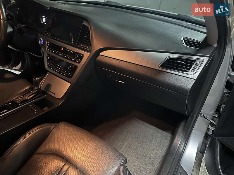 Седан Hyundai Sonata 2015 в Николаеве
