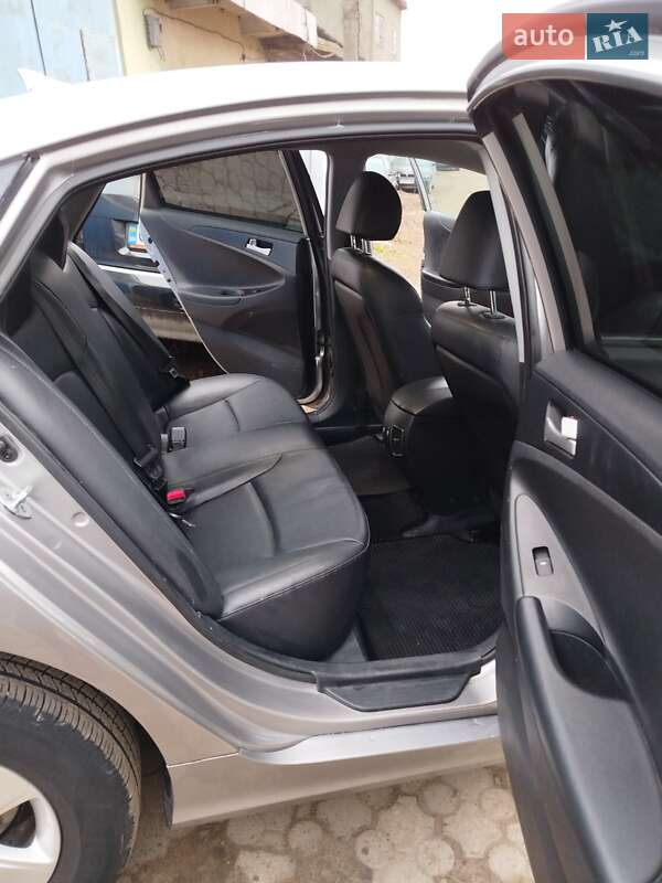 Седан Hyundai Sonata 2014 в Черновцах