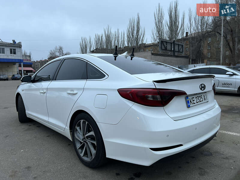 Седан Hyundai Sonata 2015 в Кривом Роге